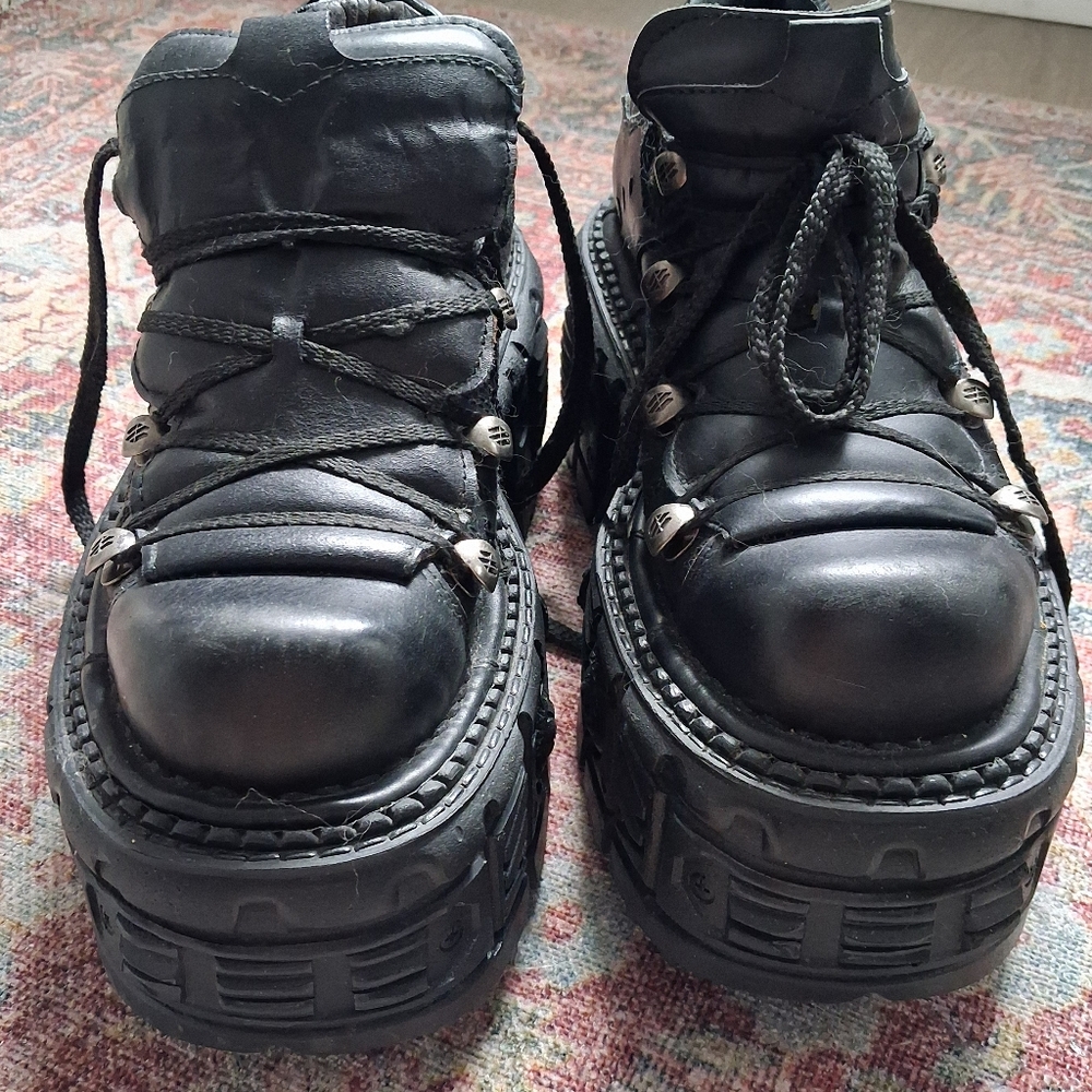 [SOLD] Black New Rock - Chunky Gothic Style - Picture 2 of 8